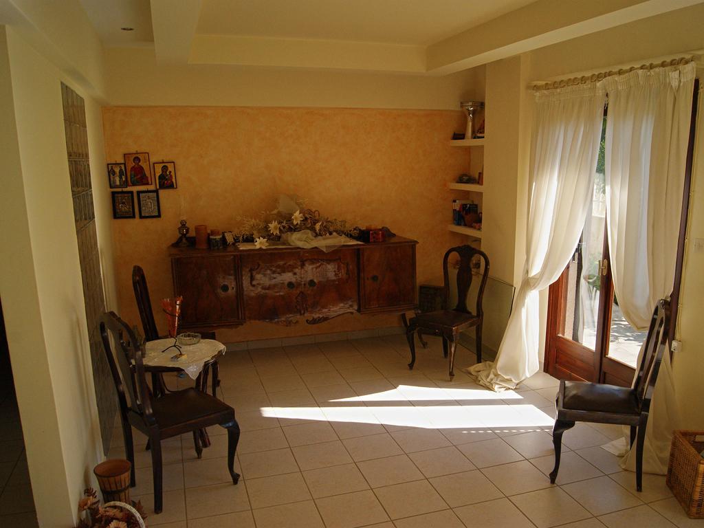 Iliotropio Studios Loutra Edipsou  Luaran gambar