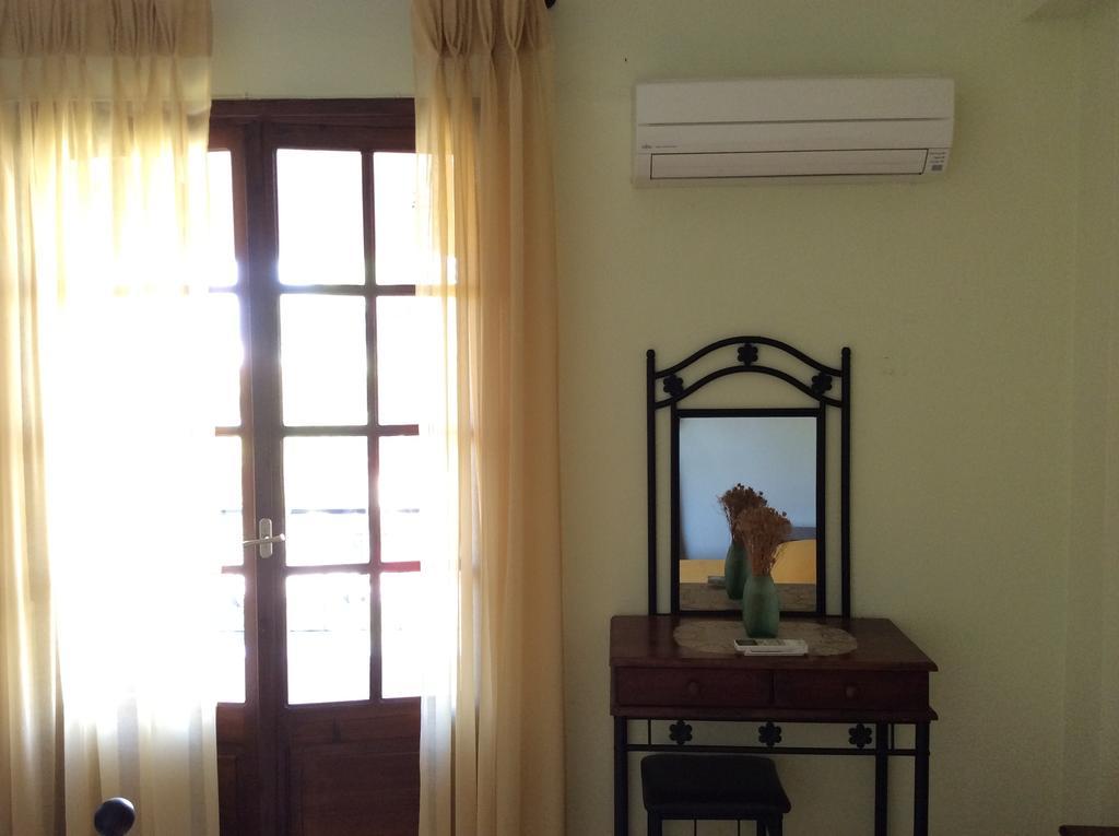 Iliotropio Studios Loutra Edipsou  Bilik gambar